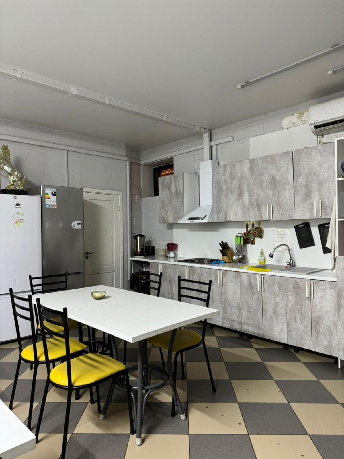West Point Premium Hostel Almaty Bagian luar foto