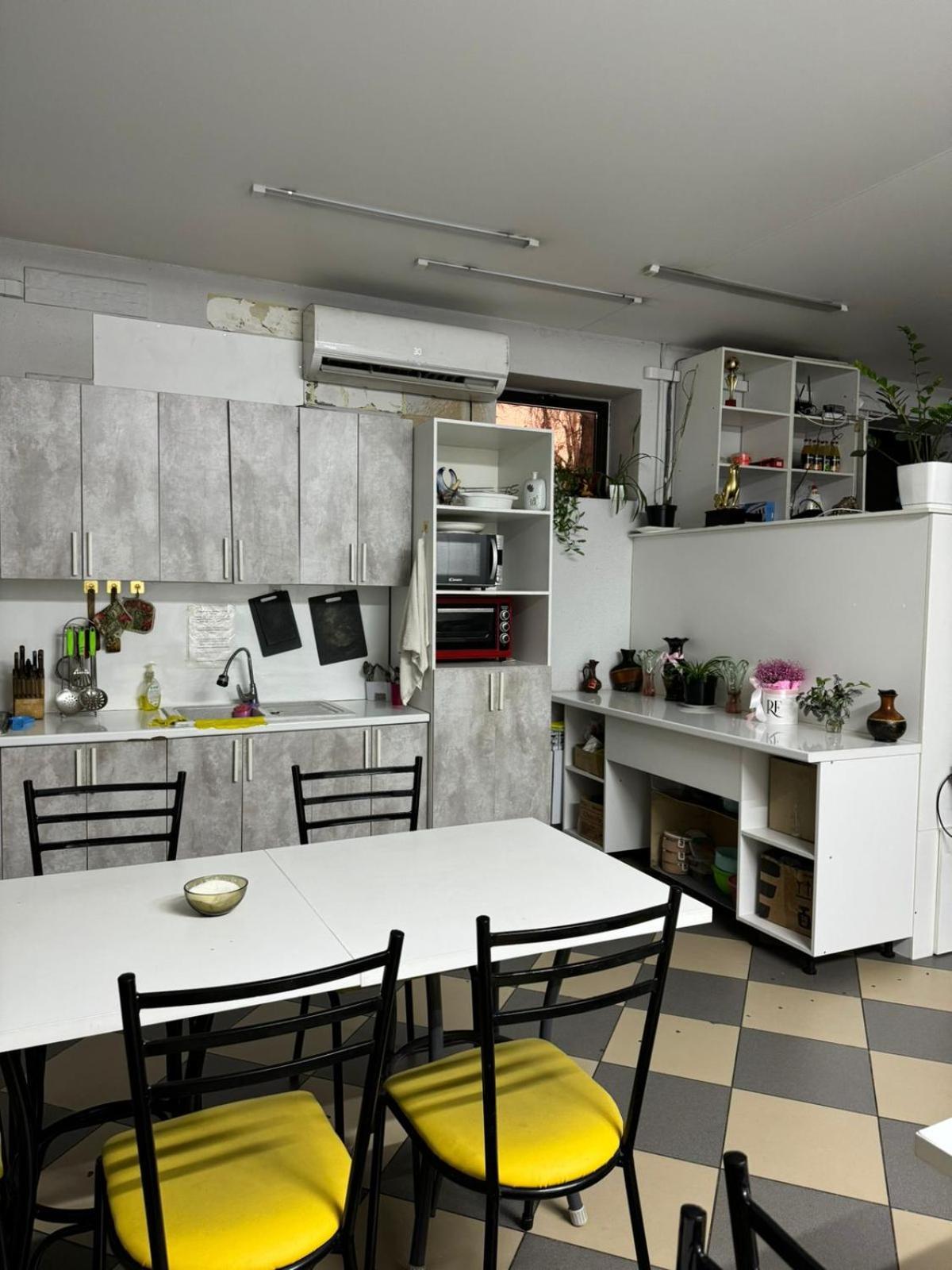 West Point Premium Hostel Almaty Bagian luar foto